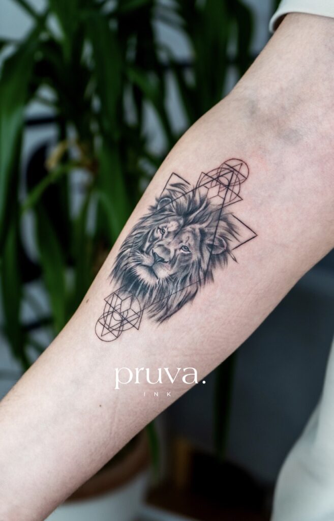 beylikdüzü dövme - aslan ve geometri